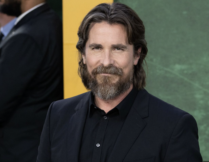 “Christian Bale; Dad’s mate was at a film premiere (wasn’t Bale’s film but he was there) and he was stood talking to a group of people. My Dad’s mate is from Newcastle so speaks in a Geordie accent. Suddenly hears (in a joking cockney voice) ‘Who the *** let a ******* Geordie in here?.’ Turns around and boom, Christian Bale. Apparently he stood and talked to the group for a good 20 minutes, showing a genuine interest in them all and what they did” — samuraiheart2398